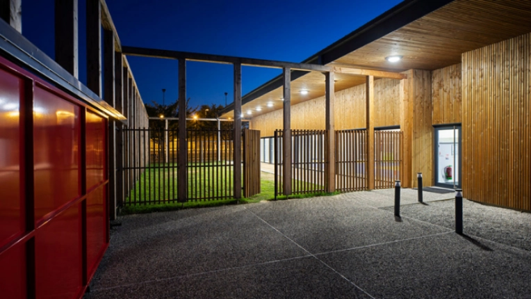 Image de Terrasse et Bâtiment professionnel 