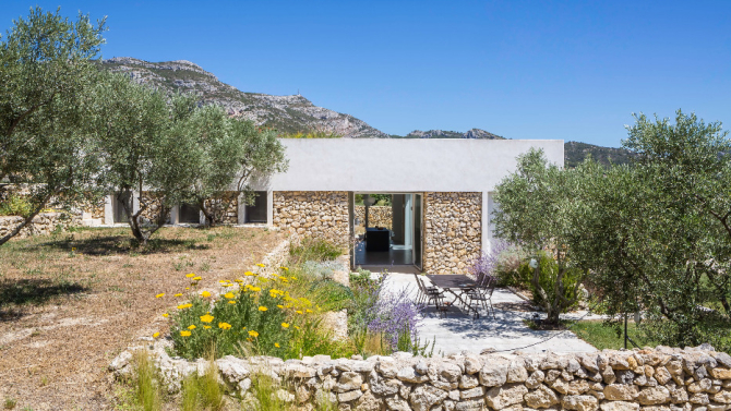 MAISON BIOCLIMATIQUE DANS UNE OLIVERAIE