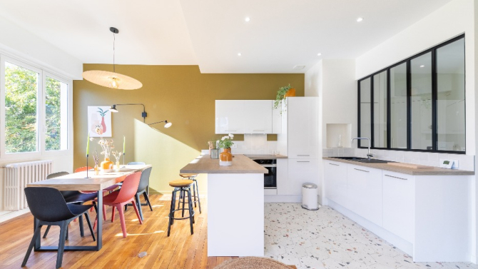 MADAME COLETTE - LUMIÈRE INTENSE ET ESPACE ATYPIQUE DANS 70M²