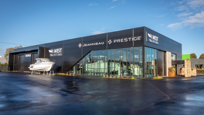 Atelier nautique sur la voie express de Vannes