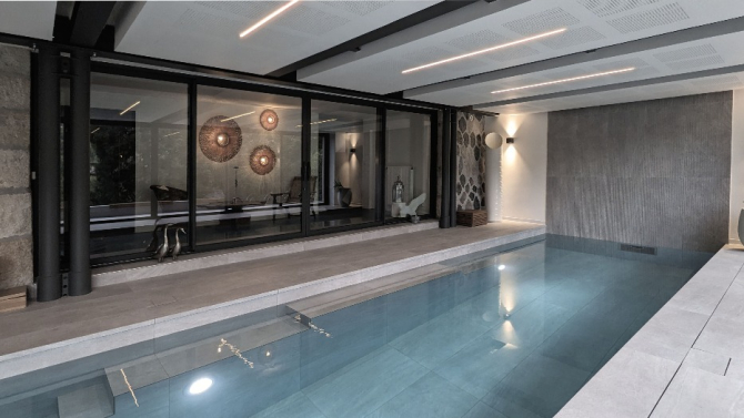 Extension pour une piscine intérieure