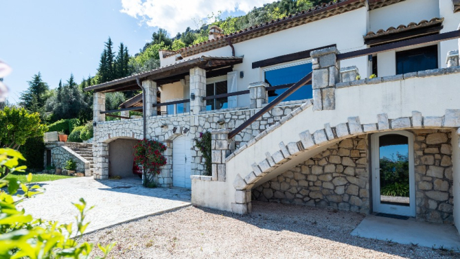 Villa L