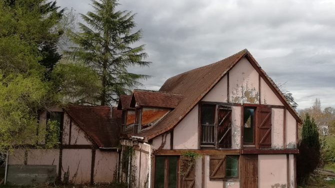 Déconstruction complète d'une maison à ossature bois pour réemploi des matériaux
