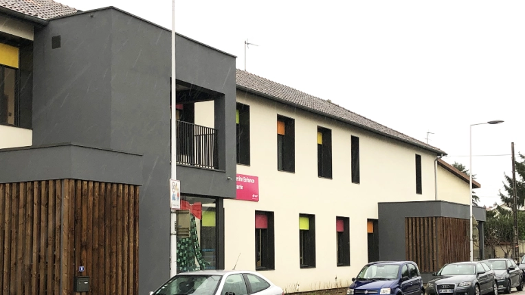 Bâtiment accueillant du public (ERP), Extension, Réhabilitation, Contemporain