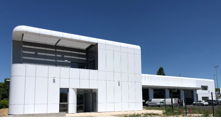 Bâtiment professionnel, Hangar, Bâtiment industriel, Bâtiment accueillant du public (ERP), Construction neuve, Contemporain, Moderne