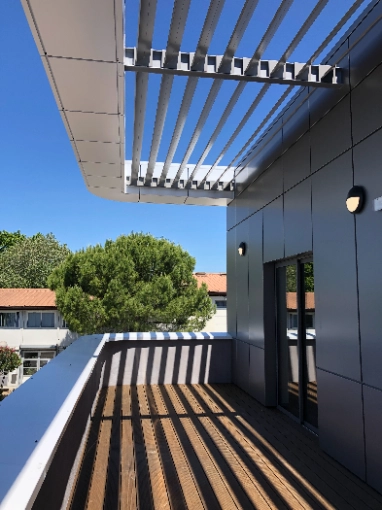 Bâtiment professionnel, Bureau, Bâtiment industriel, Bâtiment accueillant du public (ERP), Construction neuve, Contemporain, Moderne