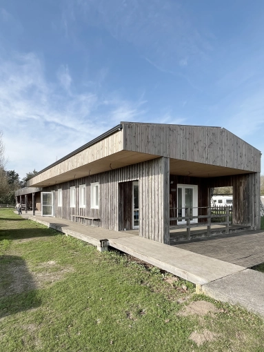 Transformation, Surélévation, Bâtiment professionnel, Bâtiment agricole, Bâtiment accueillant du public (ERP), Rénovation, Extension, Moderne, Traditionnel