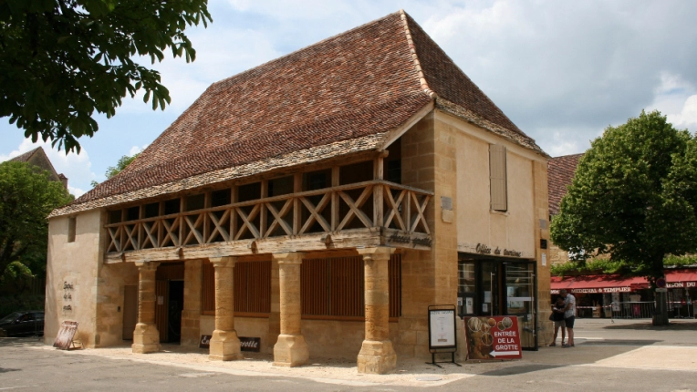 Transformation, Mise aux normes, Bâtiment accueillant du public (ERP), Réhabilitation, Historique