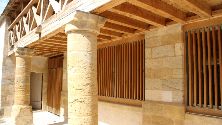 Transformation, Mise aux normes, Bâtiment accueillant du public (ERP), Réhabilitation, Historique