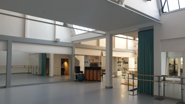 Transformation, Bâtiment accueillant du public (ERP), Réhabilitation, Contemporain