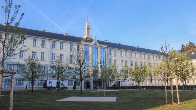 Bâtiment accueillant du public (ERP), Réhabilitation, Ancien, Historique