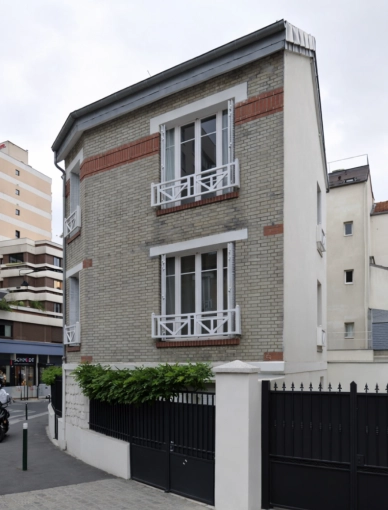 Mise aux normes, Maison individuelle, Rénovation, Maison de ville, Architecture d’intérieur, Réhabilitation, Rénovation énergétique, Aménagement combles, Plan, Permis de construire, Suivi de chantier, Conseil, Diagnostic, Visite conseil avant achat, Déclaration de travaux