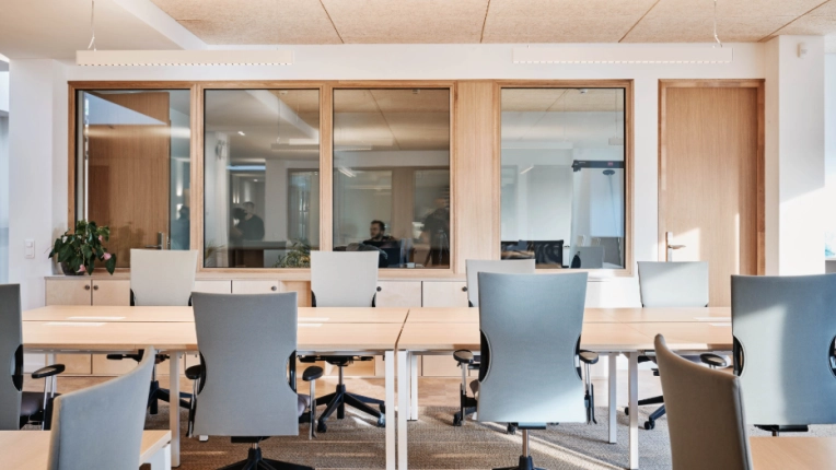 Bâtiment professionnel, Bureau, Bâtiment accueillant du public (ERP), Réhabilitation, Contemporain