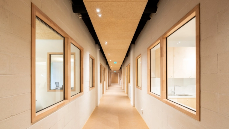 Bureau, Bâtiment accueillant du public (ERP), Réhabilitation, Contemporain