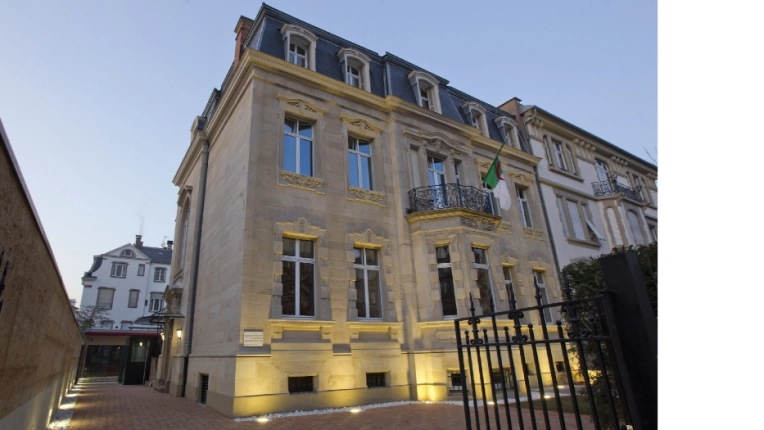 Transformation, Bâtiment professionnel, Bâtiment accueillant du public (ERP), Contemporain, Traditionnel