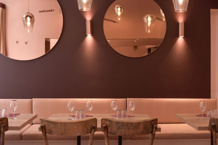 Hotels - Restaurants