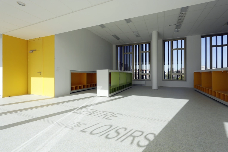 Commerce, Hôtellerie - Restauration, Bâtiment professionnel, Bureau, Bâtiment accueillant du public (ERP), Architecture d’intérieur, Construction neuve, Contemporain, Minimaliste