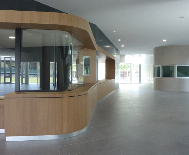 Commerce, Hôtellerie - Restauration, Bâtiment professionnel, Bureau, Bâtiment accueillant du public (ERP), Architecture d’intérieur, Construction neuve, Contemporain, Minimaliste