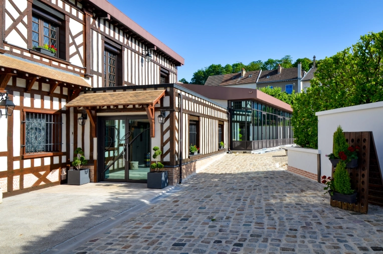 Bâtiment professionnel, Bureau, Bâtiment accueillant du public (ERP), Rénovation, Extension, Contemporain