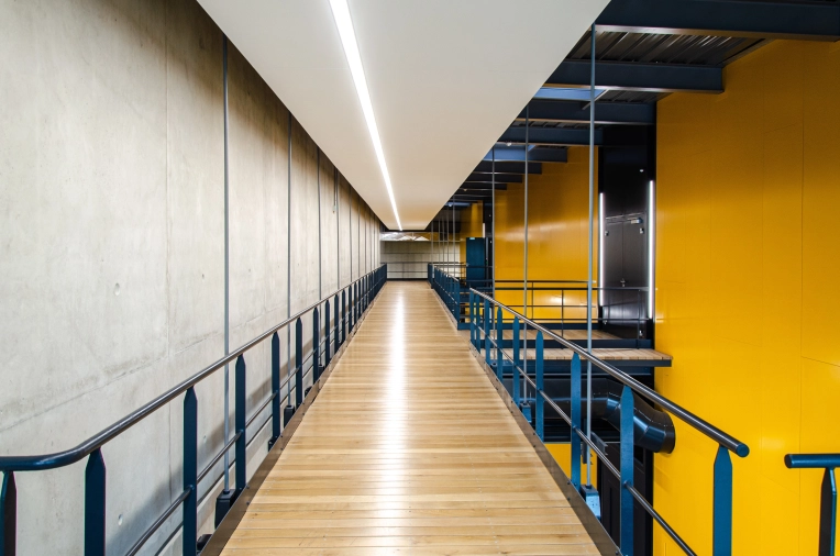 Bâtiment professionnel, Bureau, Bâtiment industriel, Bâtiment accueillant du public (ERP), Construction neuve, Contemporain, Moderne, Minimaliste