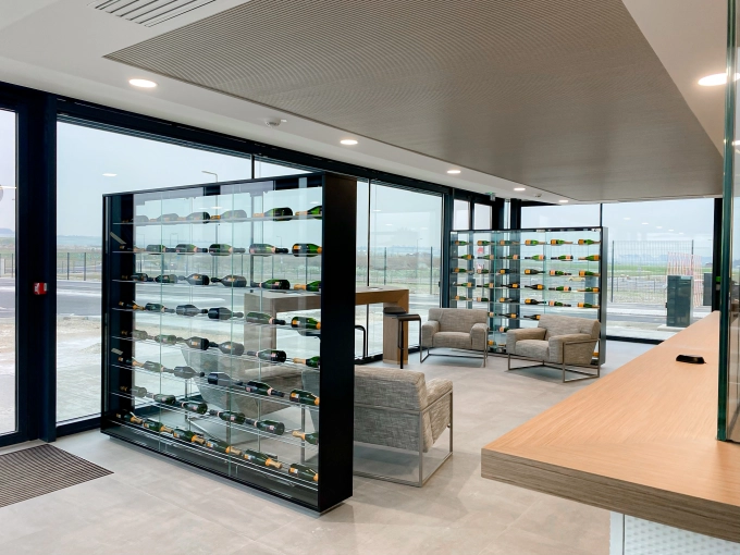 Bâtiment professionnel, Bureau, Bâtiment industriel, Bâtiment accueillant du public (ERP), Construction neuve, Contemporain, Moderne, Minimaliste