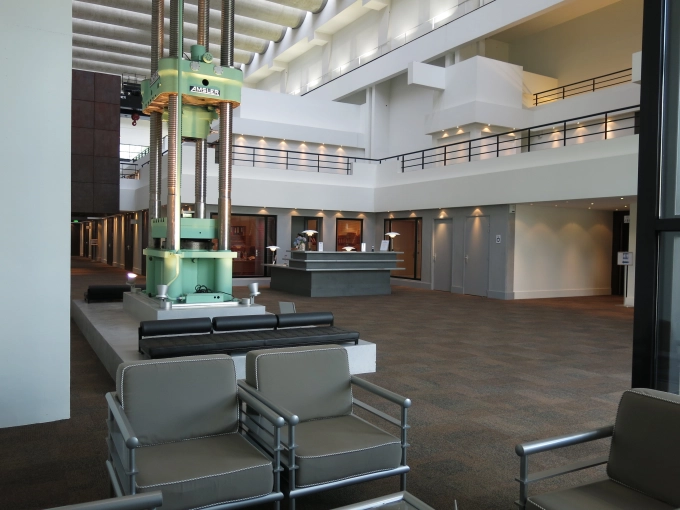 Transformation, Bâtiment accueillant du public (ERP), Réhabilitation, Contemporain