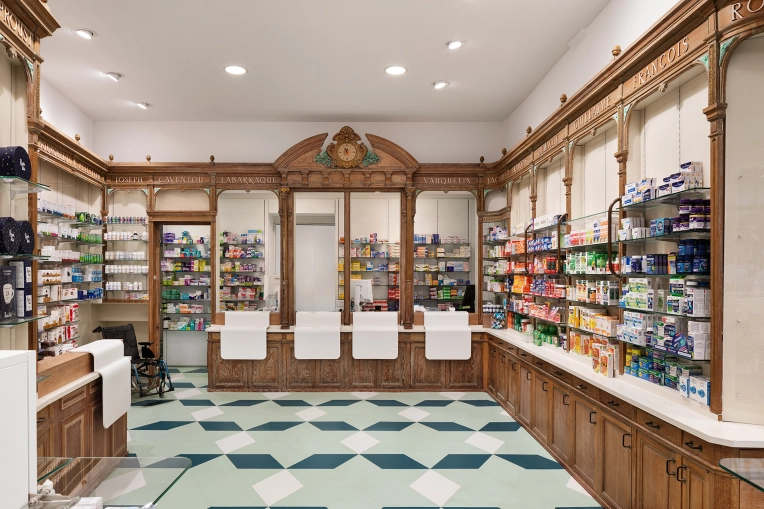Transformation, Commerce, Hôtellerie - Restauration, Bâtiment professionnel, Bureau, Bâtiment accueillant du public (ERP), Rénovation, Architecture d’intérieur, Réhabilitation, Vintage, Contemporain, Moderne, Traditionnel, Ancien, Historique