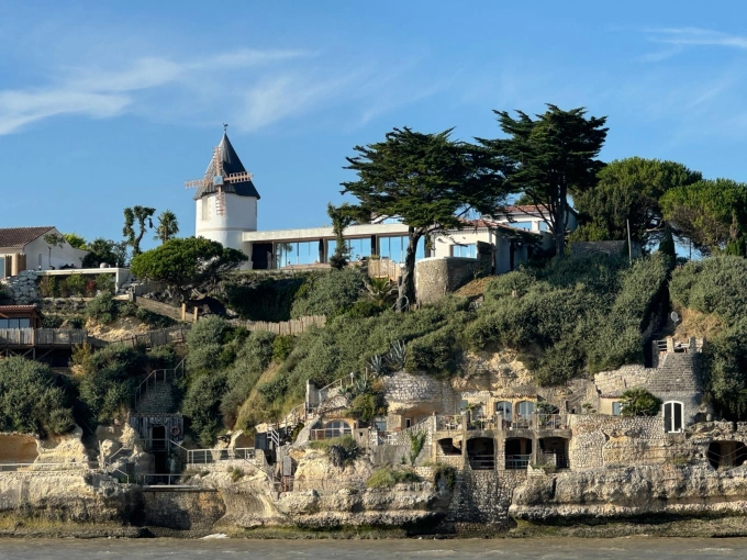 Patrimoine, Assistance à la maitrise d'ouvrage, Mise aux normes, Jardin, Surélévation, Maison individuelle, Extérieur, Rénovation, Maison de ville, Piscine, Architecture d’intérieur, Extension, Construction neuve, Réhabilitation, Rénovation énergétique, Aménagement combles, Villa, Contemporain, Moderne