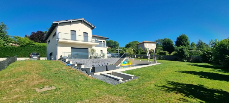 Single-Family Homes, Townhouses, Pools, New Build, Villa, contemporary, Modern