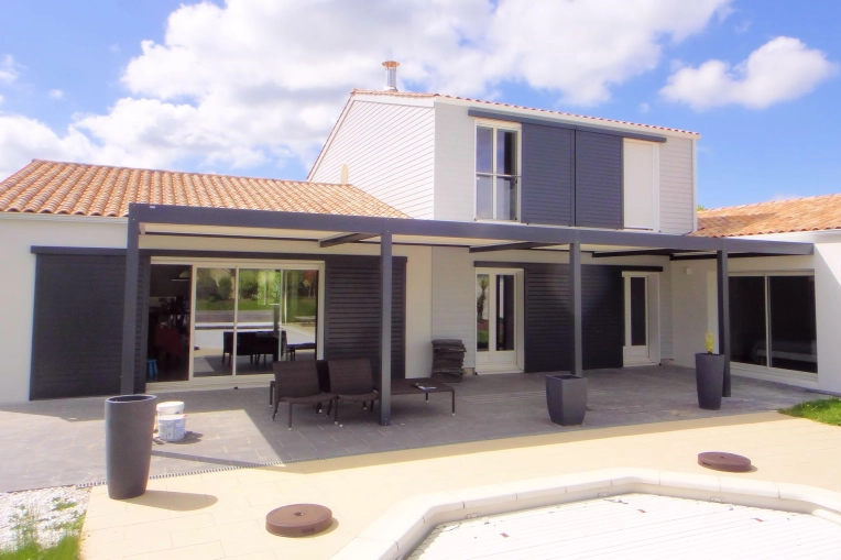 Mise aux normes, Surélévation, Maison individuelle, Maison passive / écologique, Chalet / Maison en bois, Rénovation, Maison de ville, Piscine, Extension, Réhabilitation, Rénovation énergétique, Plan, Permis de construire, Suivi de chantier, Conseil, Diagnostic