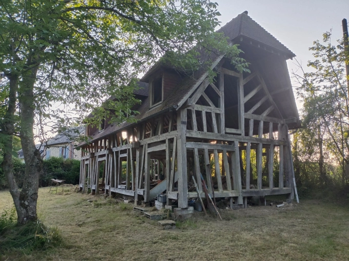 Historical / Listed Buildings, Restoration, Energy renovation, Design / Plans, Building permits, Construction Management, Consulting