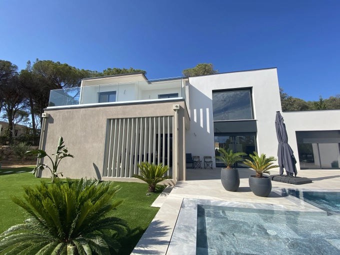 Project Management, Landscape Architecture, Patios & Terraces, Single-Family Homes, Exterior, Pools, New Build, Villa, Pool house, Garage, Design / Plans, Building permits, Construction Management, Consulting