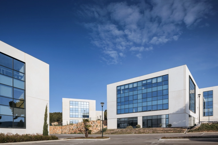 Assistance à la maitrise d'ouvrage, Mise aux normes, Bâtiment professionnel, Bureau, Architecture d’intérieur, Construction neuve, Étude de faisabilité, Assainissement, Plan, Permis de construire, Suivi de chantier, Conseil, Diagnostic, Visite conseil avant achat, Déclaration de travaux