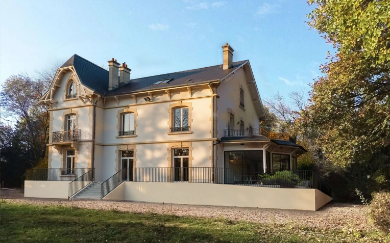 Transformation, Mise aux normes, Terrasse, Bâtiment accueillant du public (ERP), Rénovation, Architecture d’intérieur, Extension, Étude de faisabilité, Réhabilitation, Rénovation énergétique, Aménagement combles, Plan, Permis de construire, Conseil, Déclaration de travaux